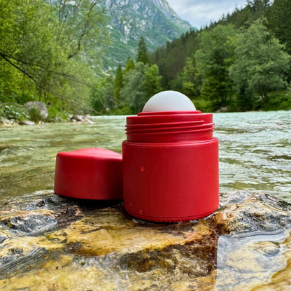 Waratah Red Refillable Sunscreen Applicator